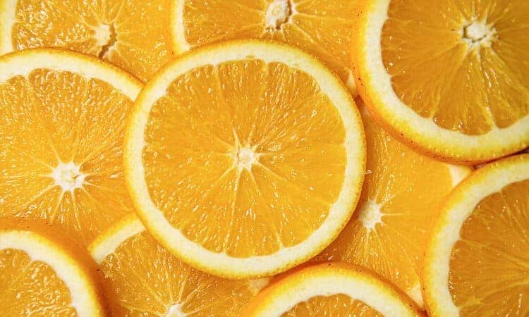 Zero açúcar, zero manteiga, zero trigo: bolo de baixas calorias com 1 laranja